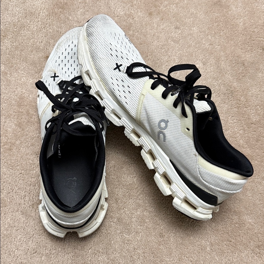 On Cloud Running White and Black athletic shoes size 10 womens